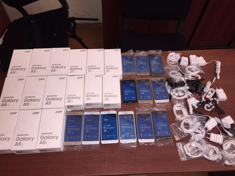 Gömrükdə 27 mobil telefon tutuldu