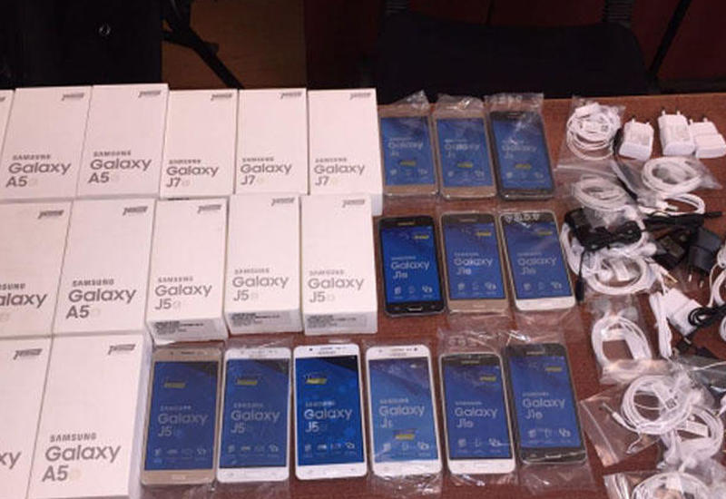 Gömrükdə 27 mobil telefon tutuldu