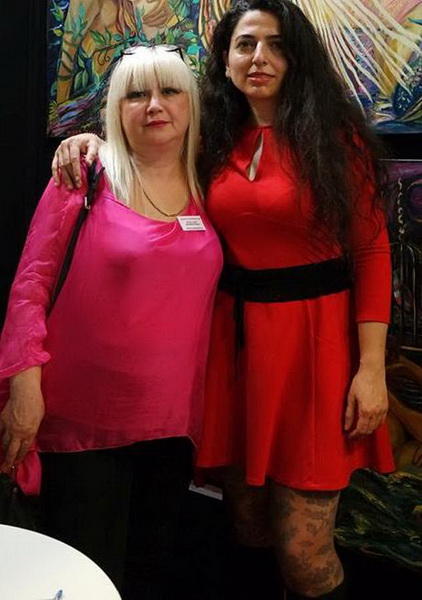 Азербайджанская художница представила свои картины в Лувре