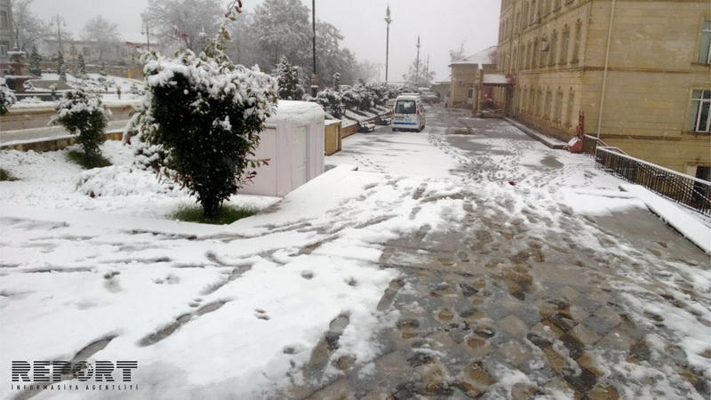 Azərbaycana qar yağır