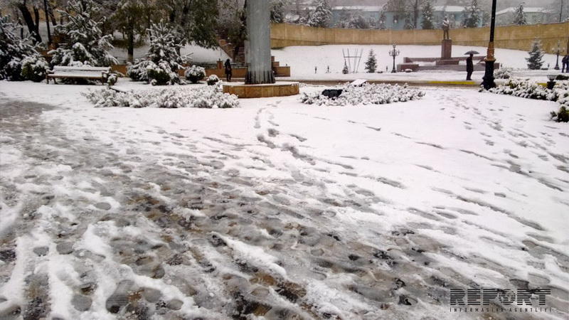 Azərbaycana qar yağır