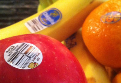 О чем расскажут наклейки на фруктах <span class="color_red">- ФОТО</span>