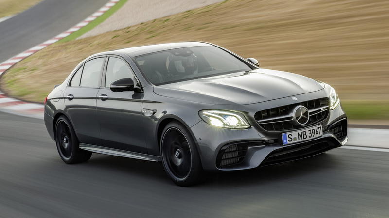 Mercedes-Benz похвастал самой мощной версией Е-класса, умеющей ездить боком