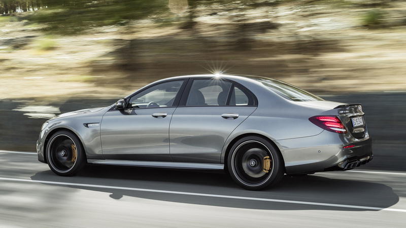 Mercedes-Benz похвастал самой мощной версией Е-класса, умеющей ездить боком