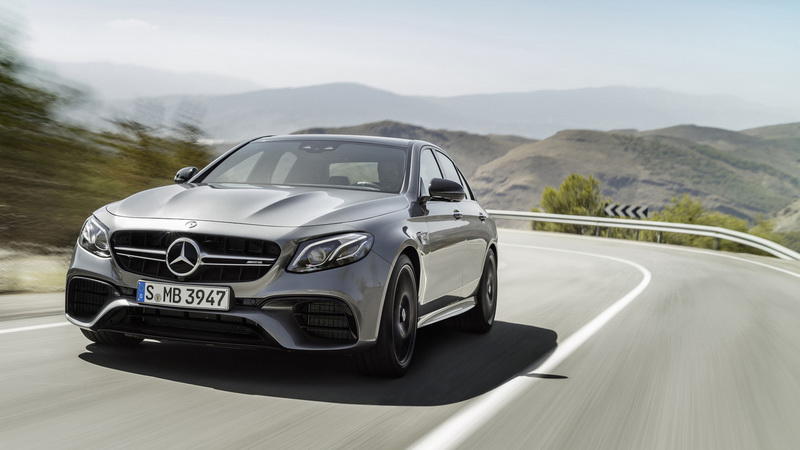 Mercedes-Benz похвастал самой мощной версией Е-класса, умеющей ездить боком