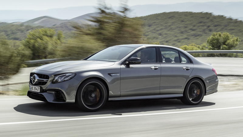 Mercedes-Benz похвастал самой мощной версией Е-класса, умеющей ездить боком