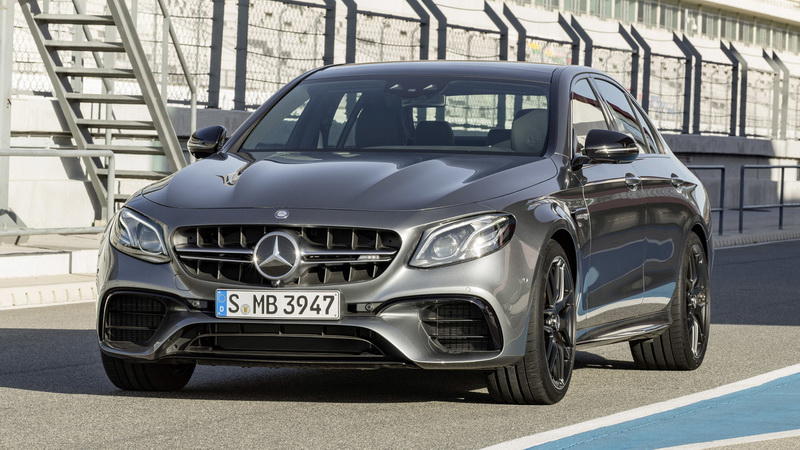 Mercedes-Benz похвастал самой мощной версией Е-класса, умеющей ездить боком