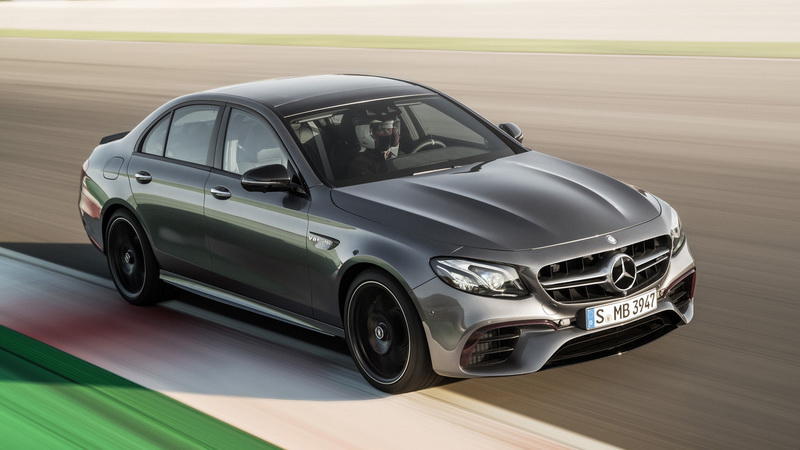 Mercedes-Benz похвастал самой мощной версией Е-класса, умеющей ездить боком