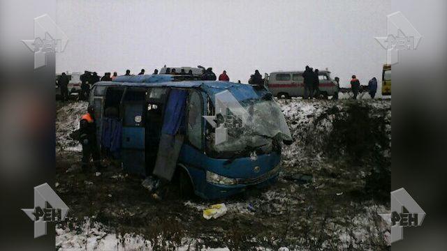 Под Саратовом автобус вылетел в кювет, много раненых