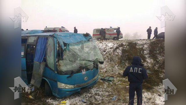 Под Саратовом автобус вылетел в кювет, много раненых