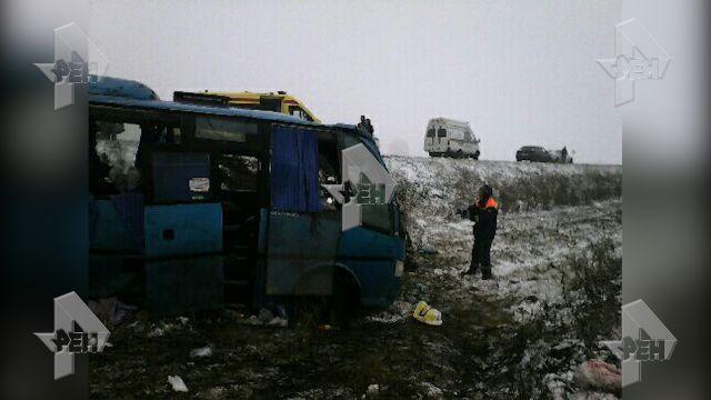 Под Саратовом автобус вылетел в кювет, много раненых