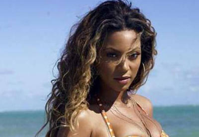 10 голливудских звезд, которые сильно ошиблись с выбором купальника <span class="color_red">- ФОТО</span>