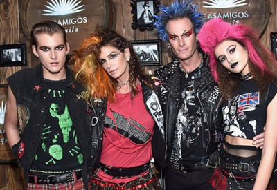 Топ-20 лучших костюмов знаменитостей на Хэллоуин-2016 <span class="color_red">- ФОТО</span>