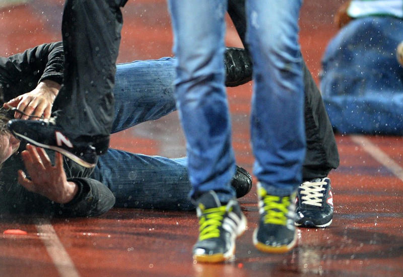 Фанаты "Наполи" и "Бешикташа" устроили массовую драку в Стамбуле