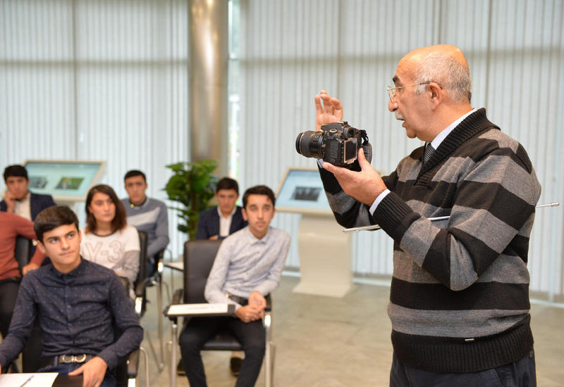 В Школе искусств Гейдара Алиева прошел тренинг на тему "Основы современной фотографии"