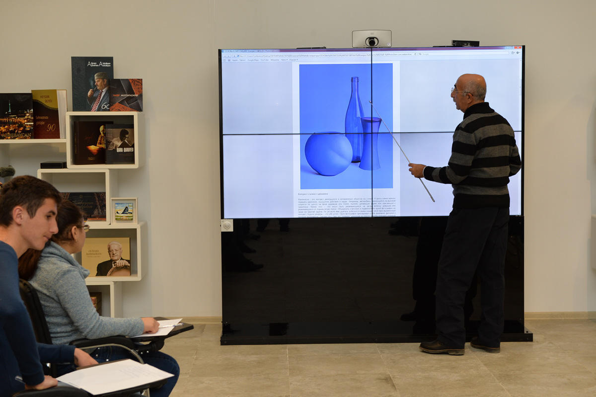 В Школе искусств Гейдара Алиева прошел тренинг на тему "Основы современной фотографии"