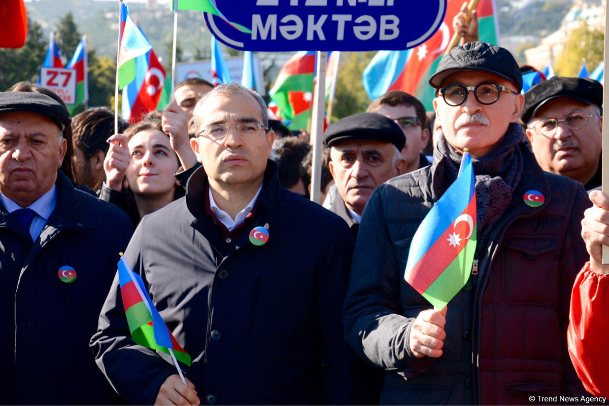 В Баку состоялось флаговое шествие