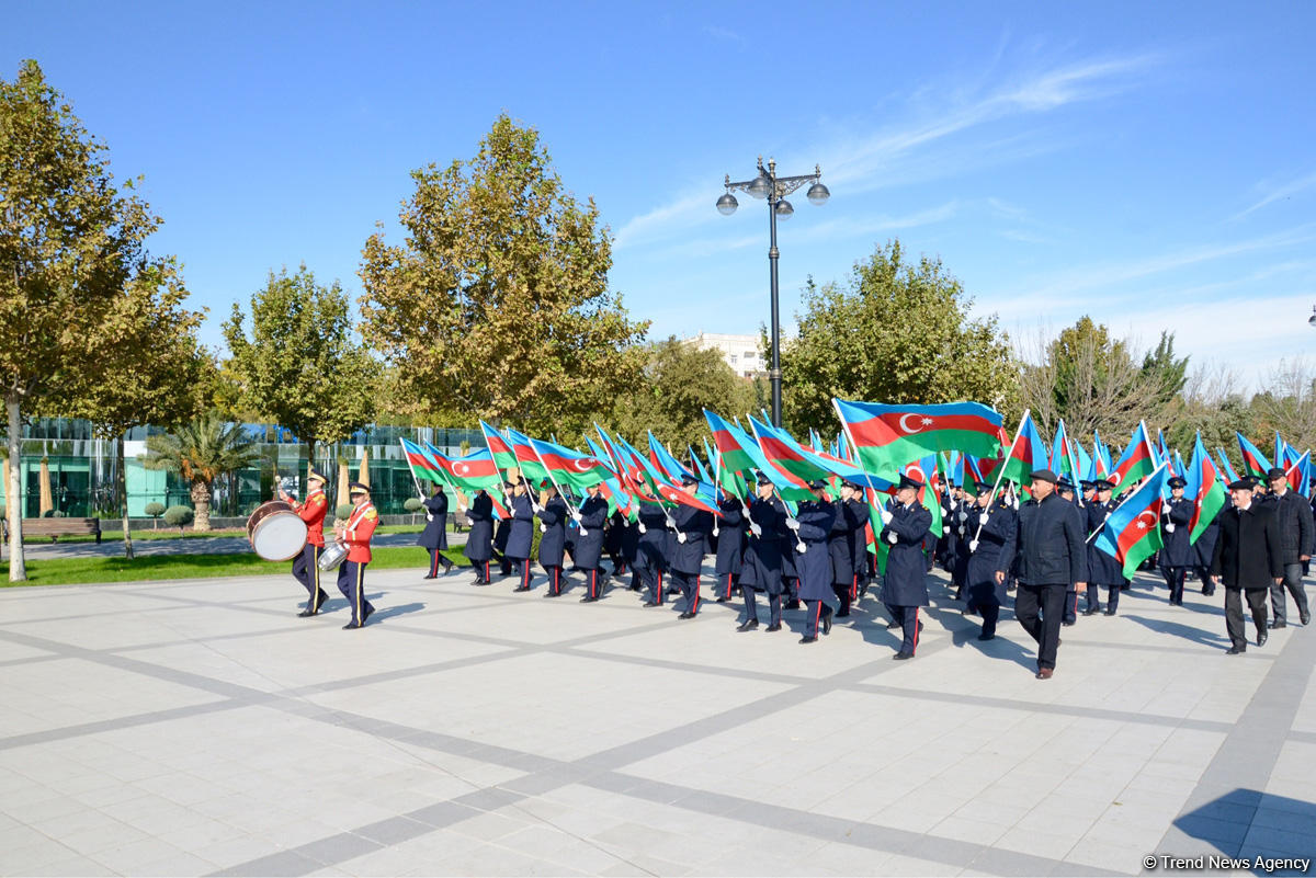 В Баку состоялось флаговое шествие