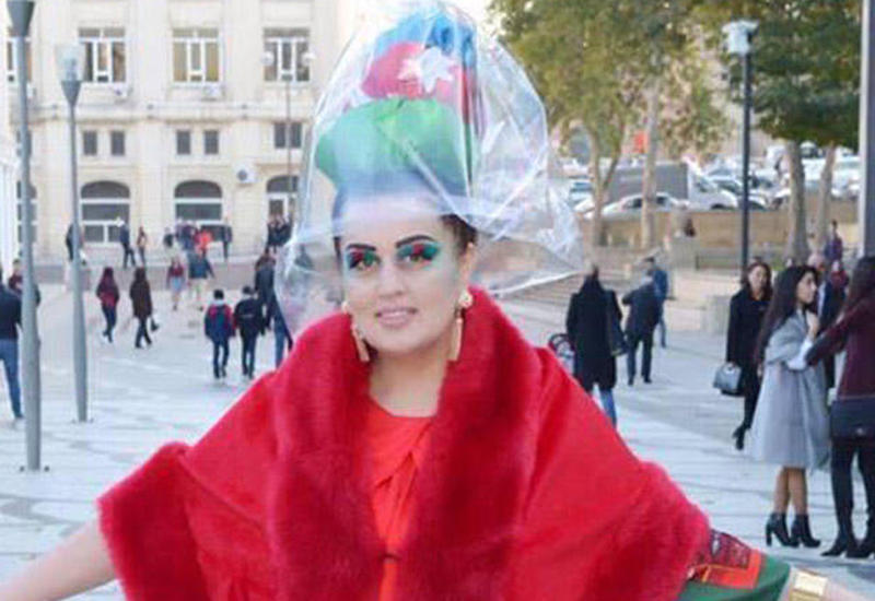 Elza küçəyə bu geyimdə çıxdı