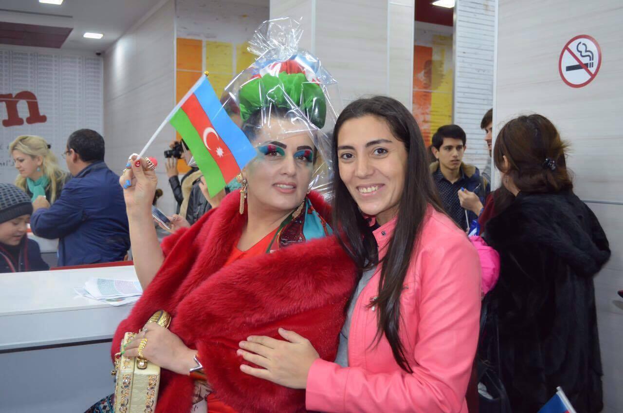 Elza küçəyə bu geyimdə çıxdı