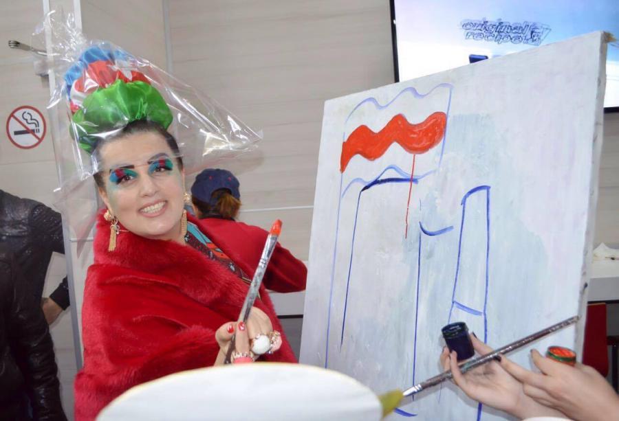 Elza küçəyə bu geyimdə çıxdı