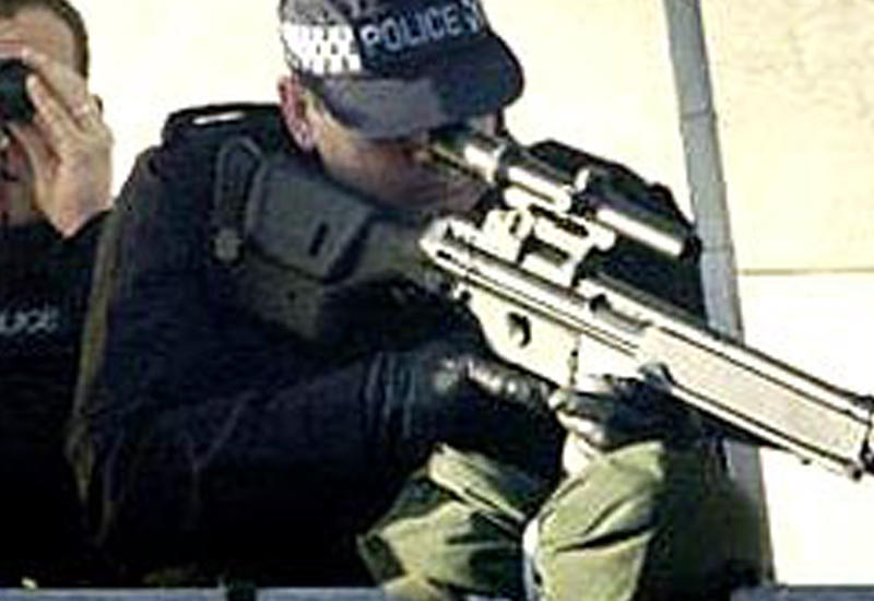 Снайпер ликвидировал мужчину, взявшего в заложники 2-летнюю девочку в США