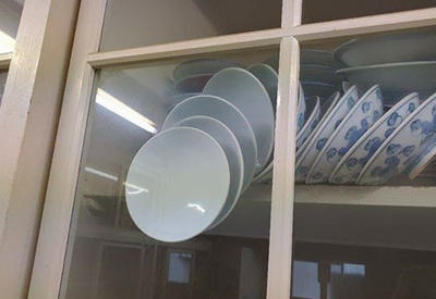 Мама попросила Интернет помочь ей открыть этот шкаф, и гениальные ответы взорвали Сеть <span class="color_red">- ФОТО</span>