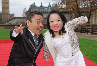 Большой день для маленьких людей: самая низкорослая пара в мире наконец поженилась <span class="color_red">- ФОТО</span>