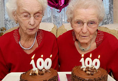 Двойняшки, отпраздновавшие 100-летний юбилей, делятся секретом долголетия