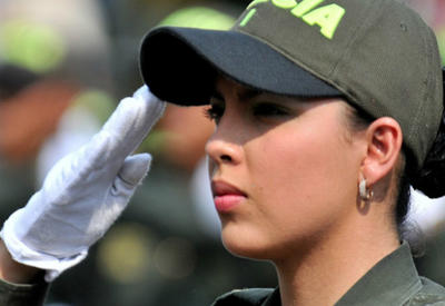 Арестуй меня немедленно! Самые милые девушки-полицейские со всего мира - 25 ФОТО