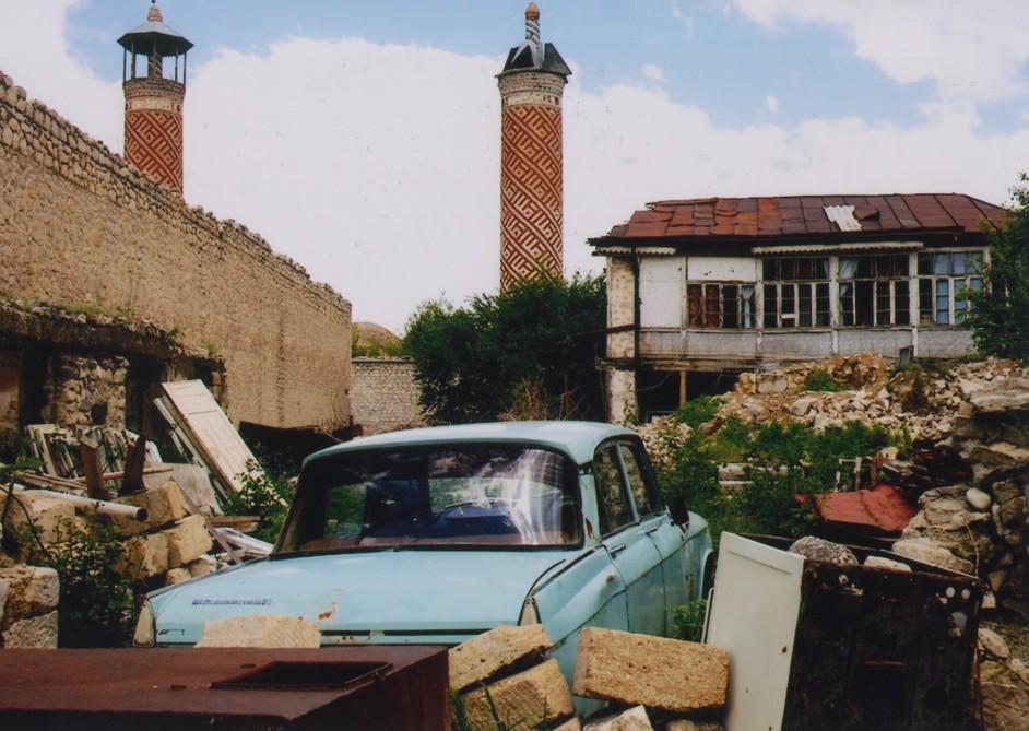 Армянский вандализм в фотографиях