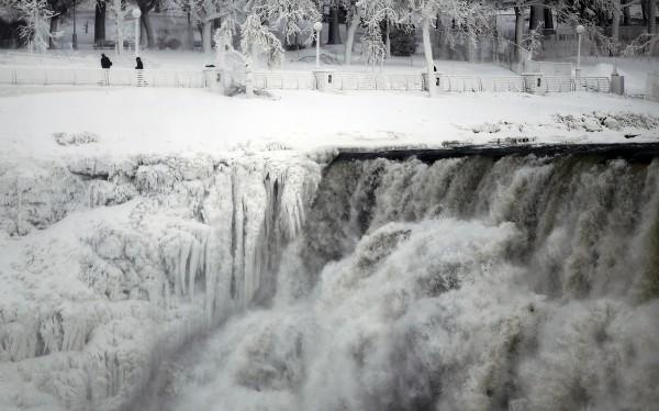 Ниагарский водопад замерз из-за рекордных холодов