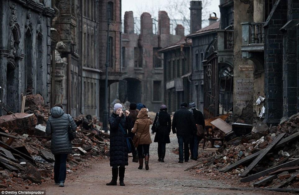 Декорации, переносящие во времена Второй мировой войны