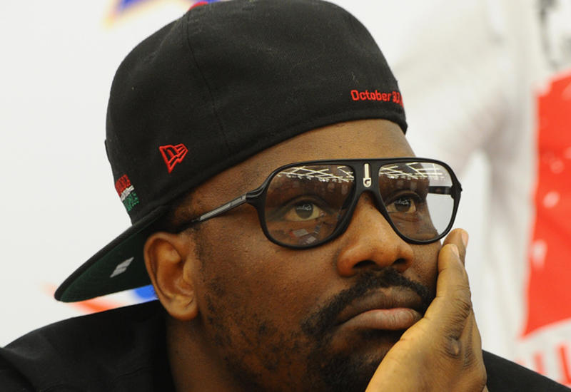 Британский боксер Дерек Чисора кинул стол в соперника