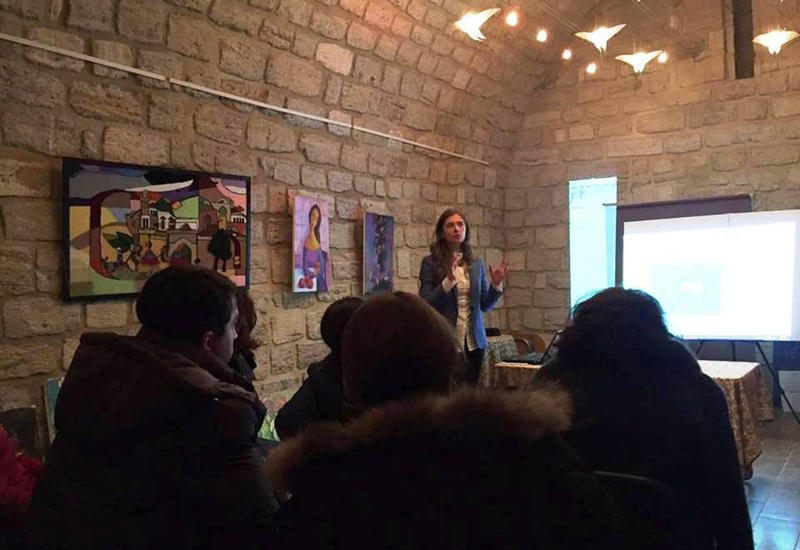 Украинская художница провела семинары в Баку