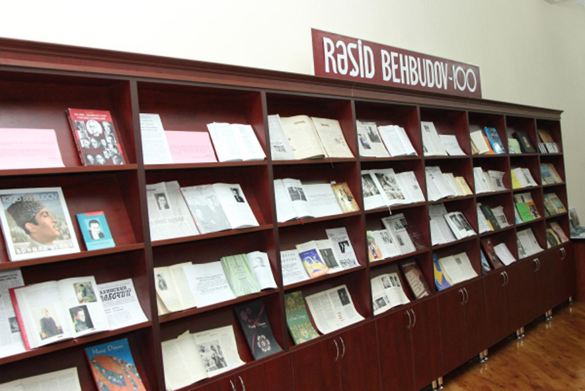 В Баку презентованы фотоальбом и книга о Рашиде Бейбутове