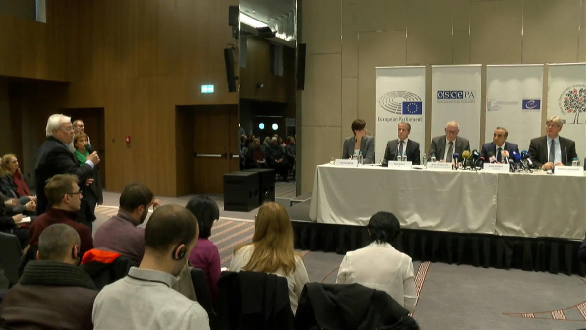 Azay Quliyev Skopyedə mətbuat konfransı keçirdi