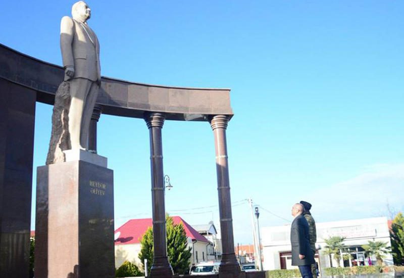 Ümummilli lider Heydər Əliyevin anım günü ümumxalq məhəbbətinin təzahürünə çevrilib