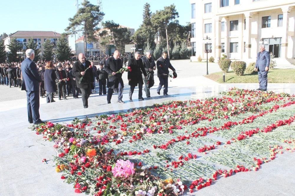 Ürəklərdə özünə əbədi heykəl ucaldan dahi