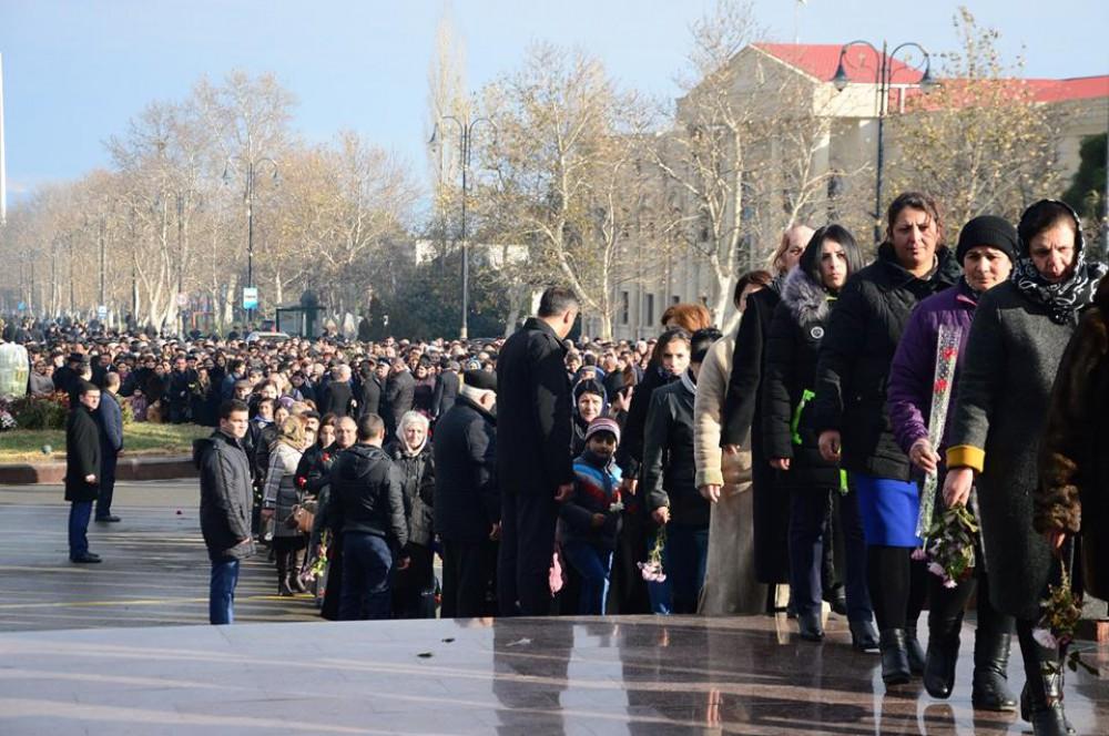 Ümummilli lider Heydər Əliyevin anım günü ümumxalq məhəbbətinin təzahürünə çevrilib