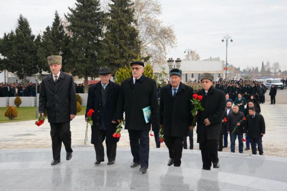 Ümummilli lider Heydər Əliyevin anım günü ümumxalq məhəbbətinin təzahürünə çevrilib