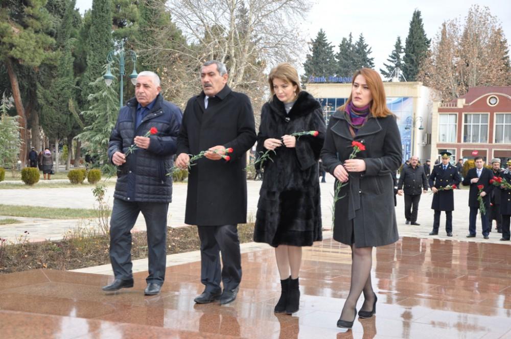 Ümummilli lider Heydər Əliyevin anım günü ümumxalq məhəbbətinin təzahürünə çevrilib