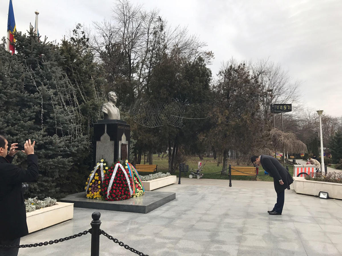 Buxarestdə ümummilli lider Heydər Əliyevin xatirəsi anılıb