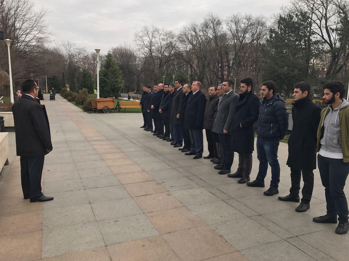 Buxarestdə ümummilli lider Heydər Əliyevin xatirəsi anılıb