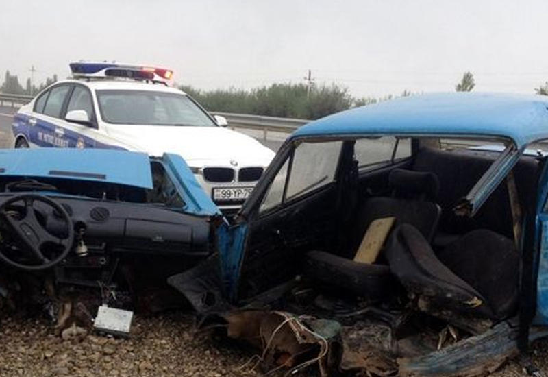 В Шамкире две семьи попали в аварию, много раненых