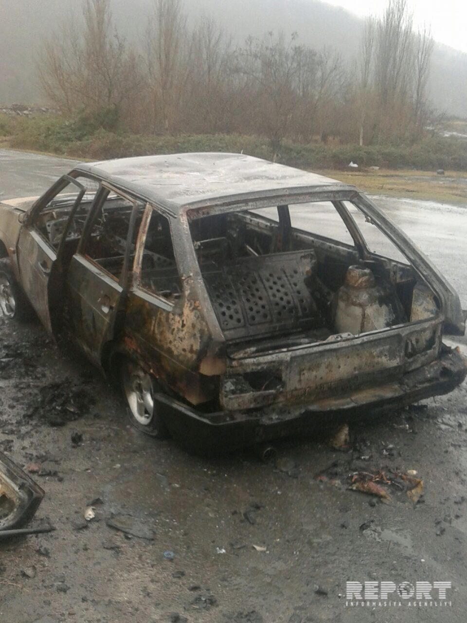 Qaxda avtomobil yanıb