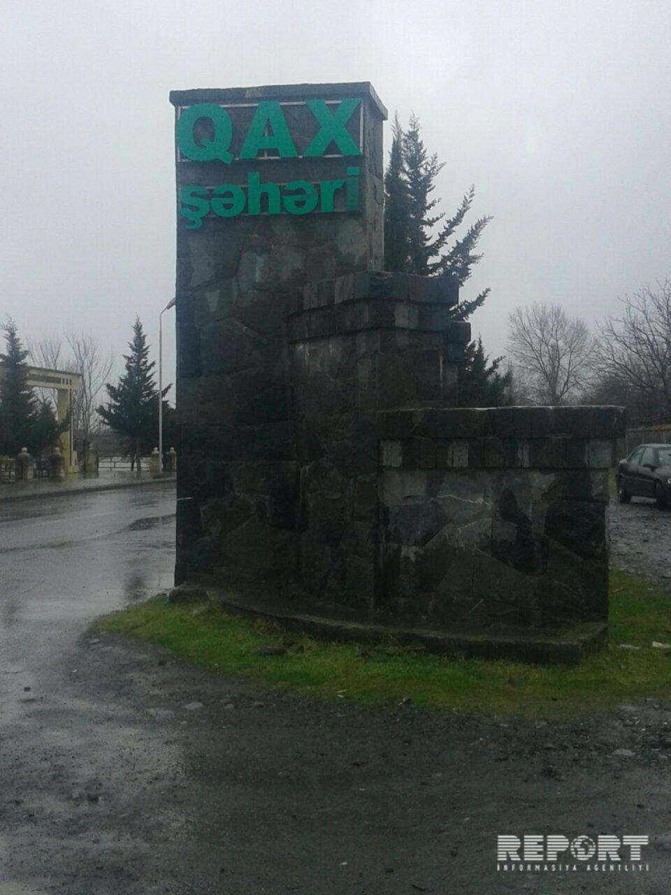 Qaxda avtomobil yanıb