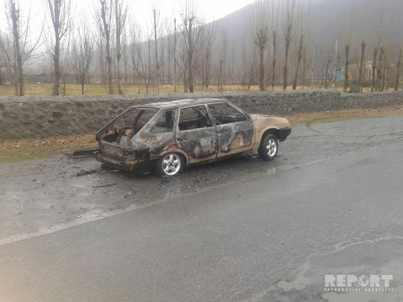 Qaxda avtomobil yanıb