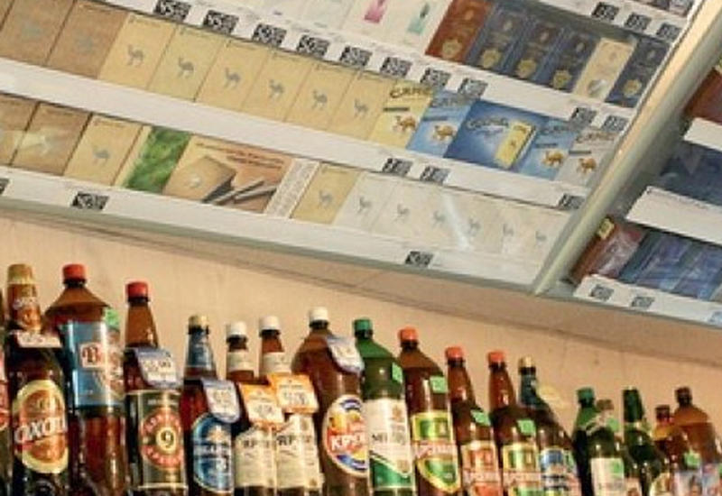 В Азербайджане ужесточено наказание за продажу алкоголя и сигарет за наличные