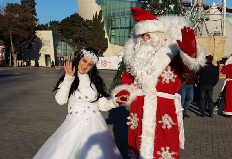 За заказ Деда Мороза и Снегурочки в Баку надо будет заплатить госпошлину